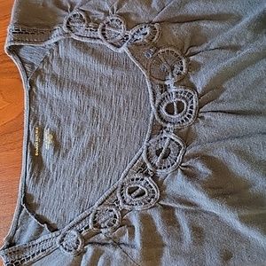 Banana Republic navy tee with embroidered accents along round neckline  Size L